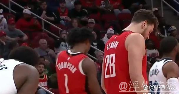 戈贝尔暴扣救场 康利错失关键三分 戈贝尔暴扣救场 康利错失关键三分