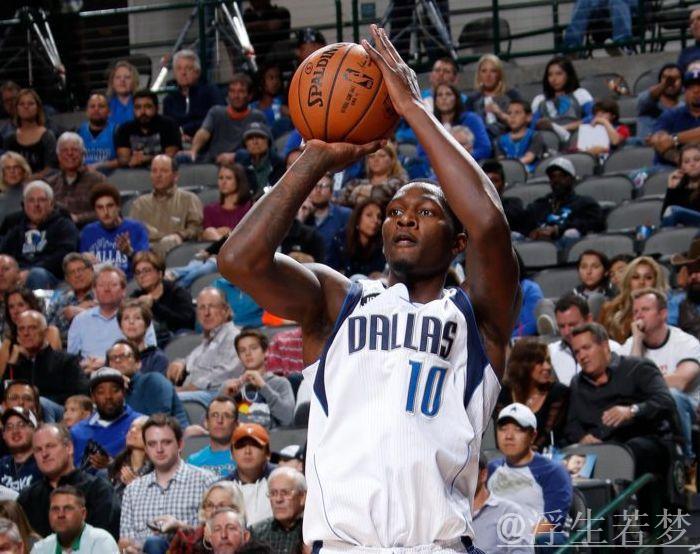 东契奇妙传 芬尼·史密斯三分命中